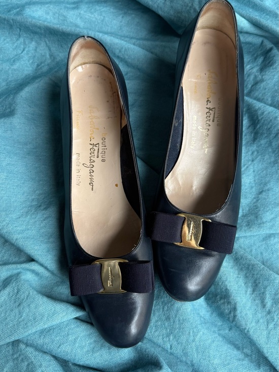 Salvatore Ferragamo Shoes - Salvatore Ferragamo Vintage Navy Leather Vara Bow Flats